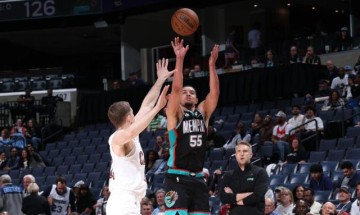 九游体育官网下载-比肩绿军雄鹿！灰熊轰29记三分追平NBA历史纪录